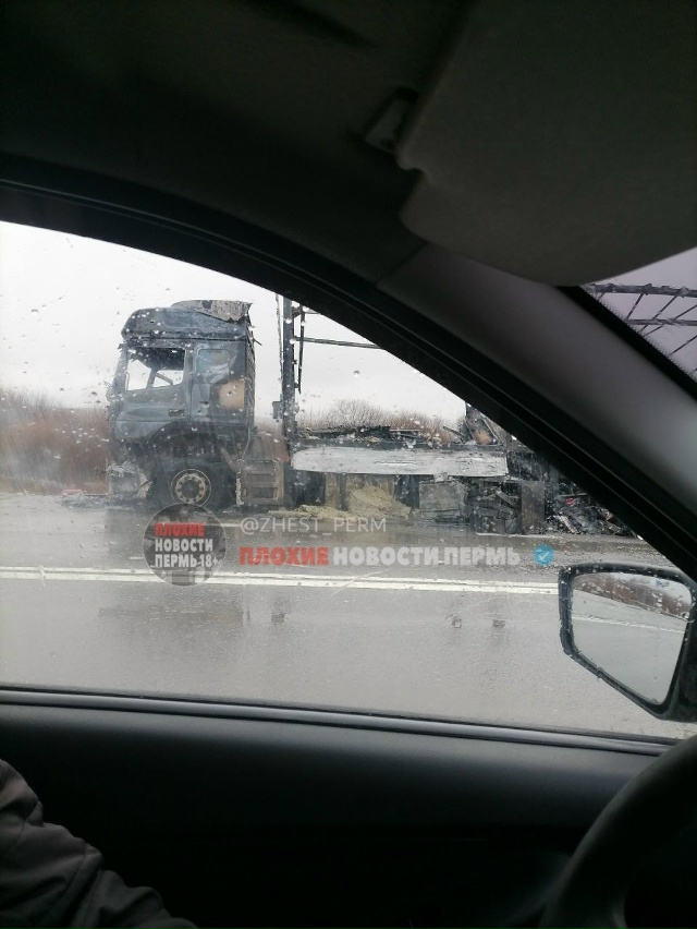 Сегодня ночью в 4-5 утра сгорела фура на трассе Пермь Иж?...