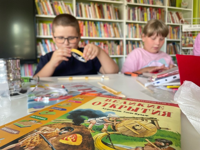 👨‍🎓Открываем мир знаний вместе👩‍🎓
📚В библиотек...