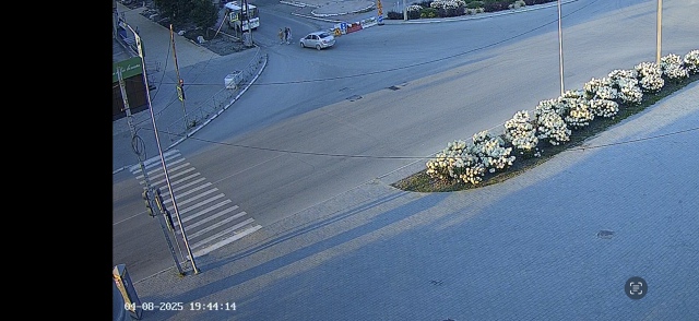 Хоть и приятные девушки но Поцарапали жду отзовись