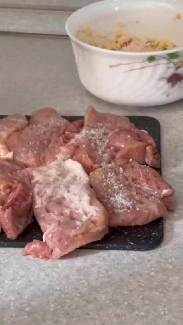 Такое мясо под шубкой всегда получается вкусным, сочны...