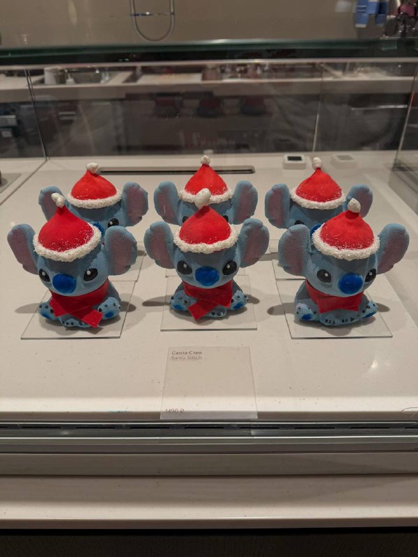 Милота, Quidi надели на Стича красную шапочку и теперь он стал Санта Стичем.
Последнее фото не для