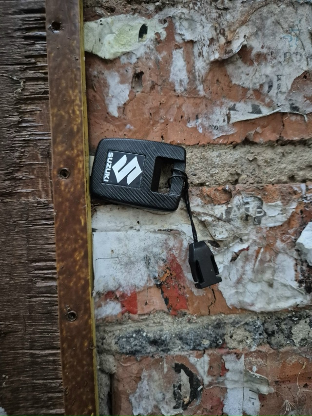 Здравствуйте! Кто потерял ключ от сузуки. Находится за ...