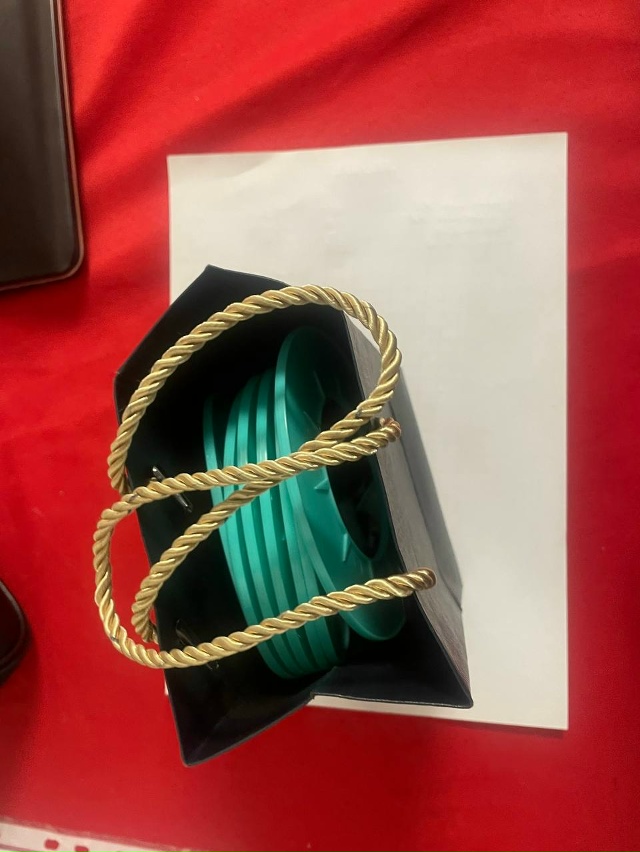 Потеряшки на Лесном бульваре у городка, оставили в коф?...