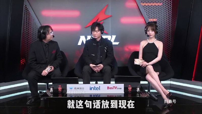 На китайском турнире по Naraka: Bladepoint организаторы закрасили горячую комментаторшу чёрным цвето