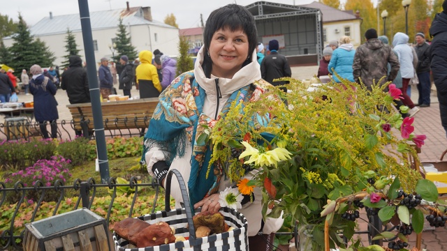 Никольчане и гости города на второй сельскохозяйствен...