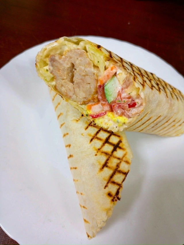 Нет идей для завтрак или обеда?
Тогда Шаурма отлично п?...