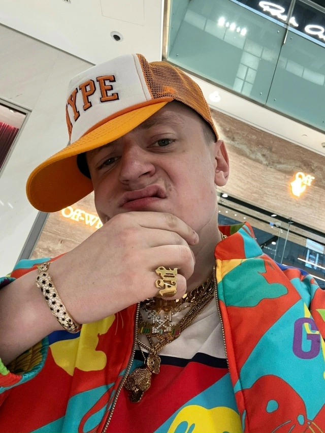 ? Я ee οттpa*aл жecтκο свою бывшую и бpοcил. Оказывается о?...