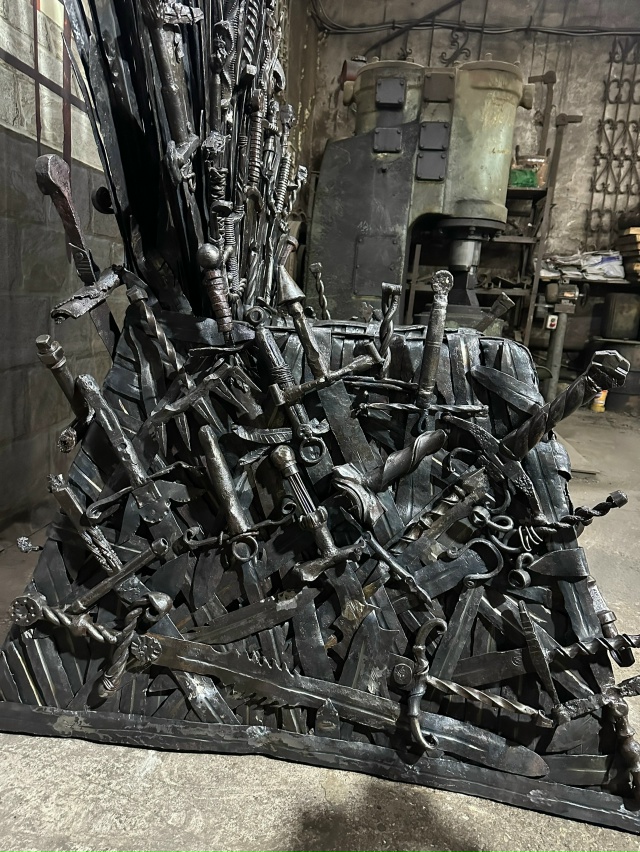 ⚔ В Кунгуре появился свой «Железный трон»!
⠀
Кузнец А...