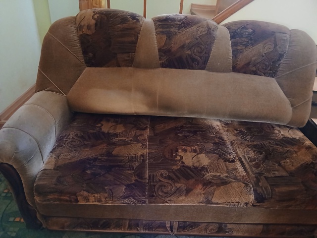 Добрый день. Отдам диван с креслами бесплатно. Немного ...