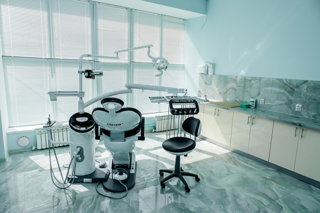 Скидка -50% на профессиональную гигиену полости рта за 1....