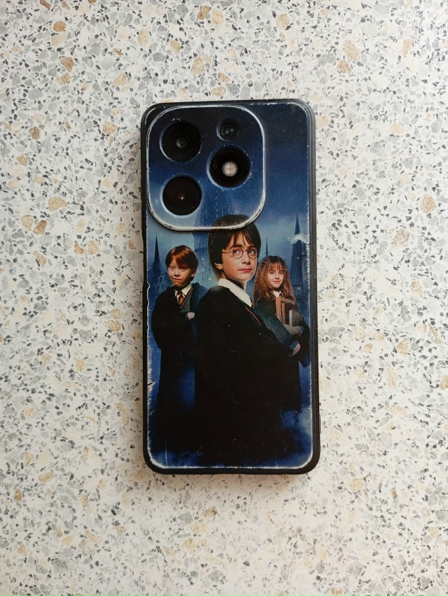 Нашли телефон возле магазина КБ на соме