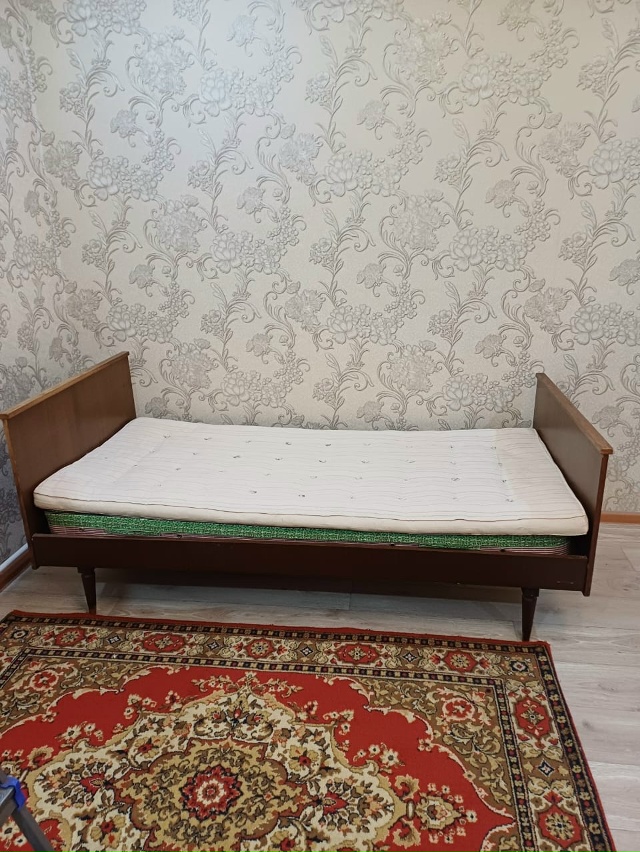 Продам 1000 рублей, ширина 90 см. 89228086748