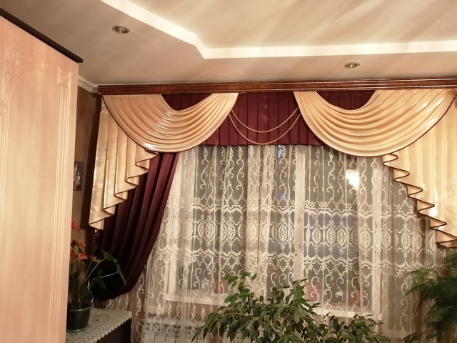 Продам комплект ламбрикен 2 шт., ширина 5м, все вопросы п...