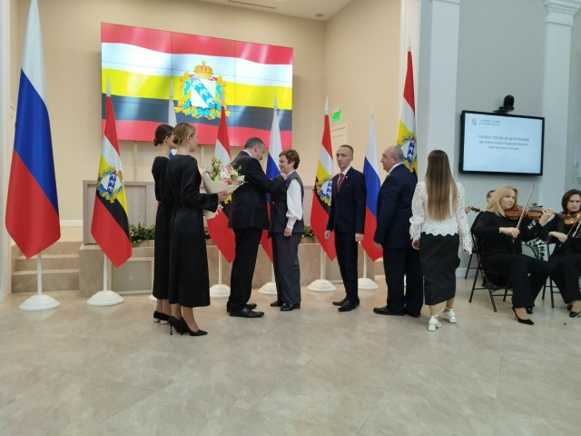 ?В Курске состоялось награждение многодетных семей
...