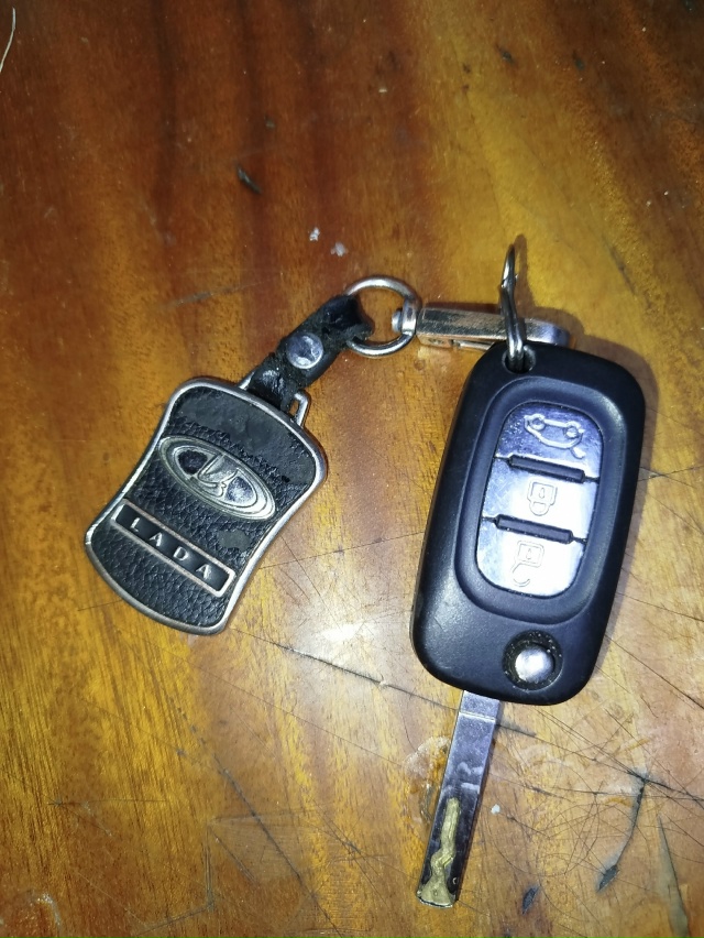 Найдены ключи от авто.
89217085512