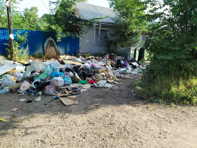 Новый посёлок, свалка мусора по улице Новостроевской. ?...