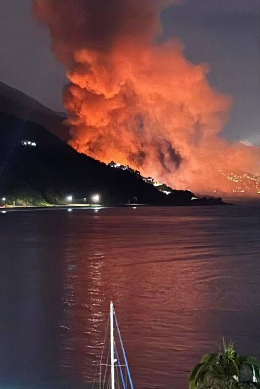 ⚡️⚡️⚡️Дональд Трамп начал СВО в Венесуэле ВВС США нанесли серию авиаударов по военным объектам и по