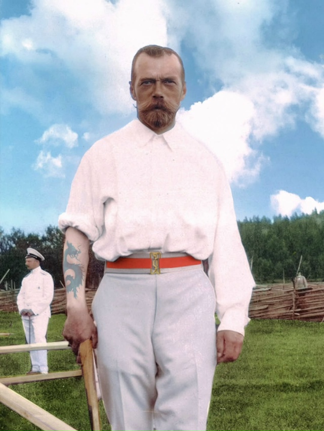 Император Николай II с татуировкой дракона, которую он ?...