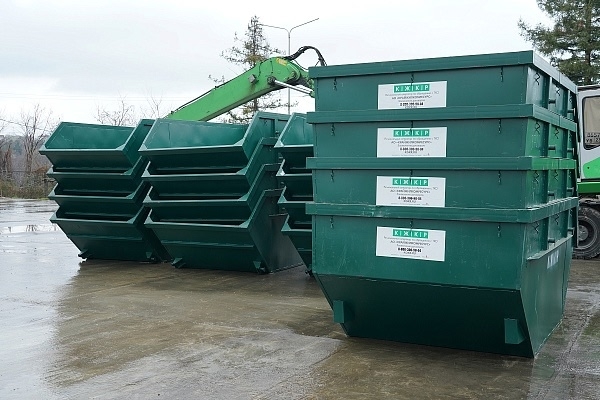 В Сочи появились отдельные контейнеры для крупногабар...