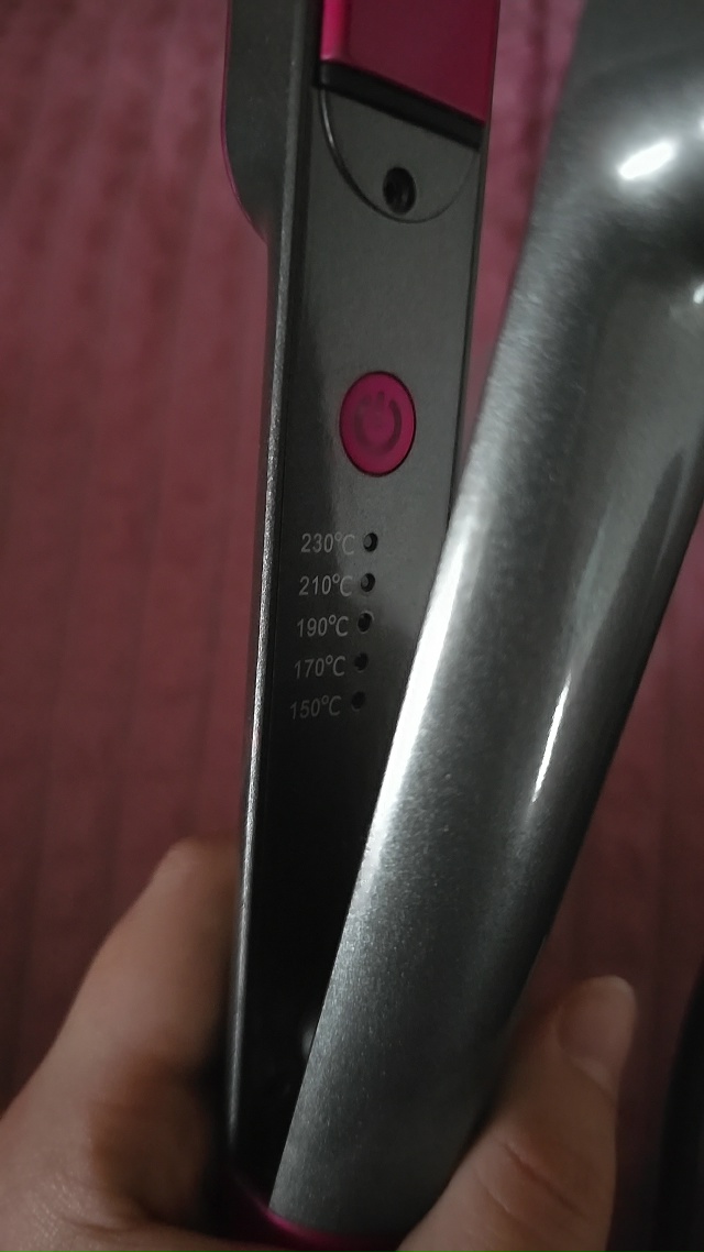 Продам фен - 1000р /слабовато держится насадка/
Утюжок - 15...