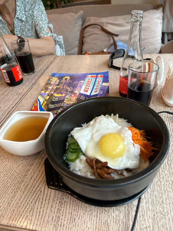 🇰🇵Ресторан северокорейской кухни открылся на проспекте Андропова, 37
В зале транслируются ТВ-програ