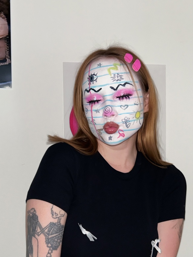 Сделала необычный макияж ?✏️