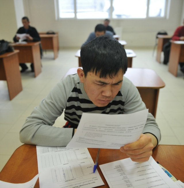 В этом году поступить смогли менее 20% детей мигрантов. ?...