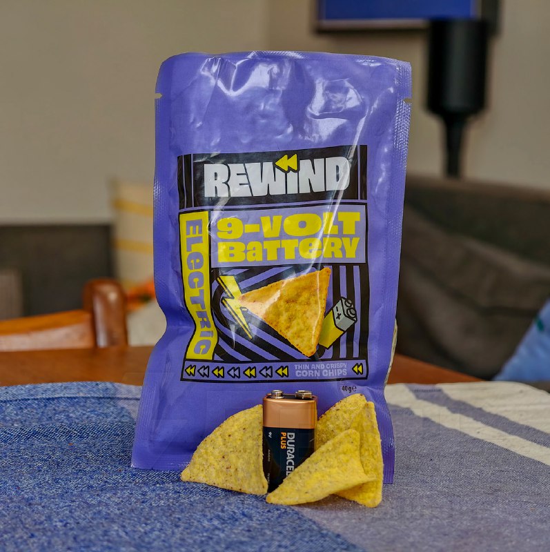 Появились чипсы со вкусом 9-вольтовой батарейки
Нидерландская компания Rewind напомнила бумерам о с