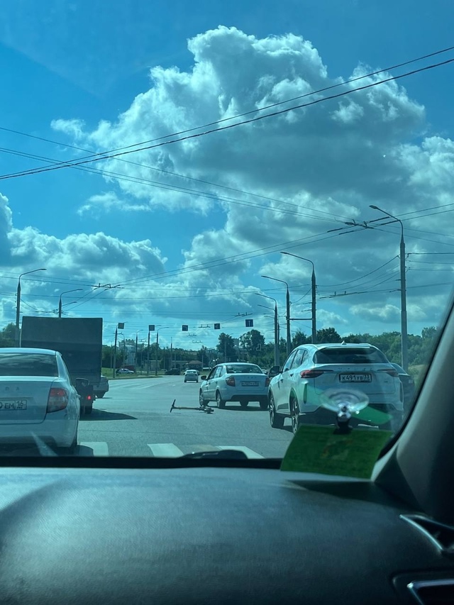 Лыбедь. Закатали самокатчика