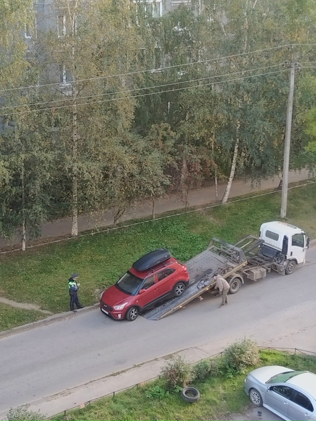 Чей автомобиль? На верхней д 1 , эвакуировали