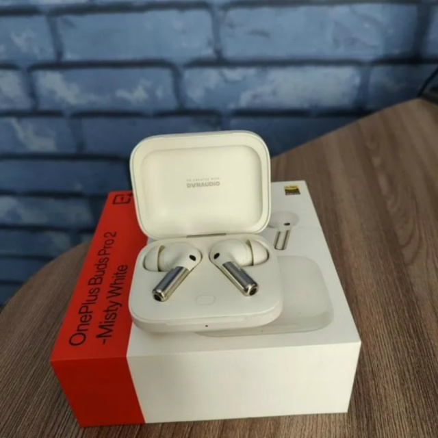 Утерян кейс от наушников в красном чехле. Нашедшего пр?...