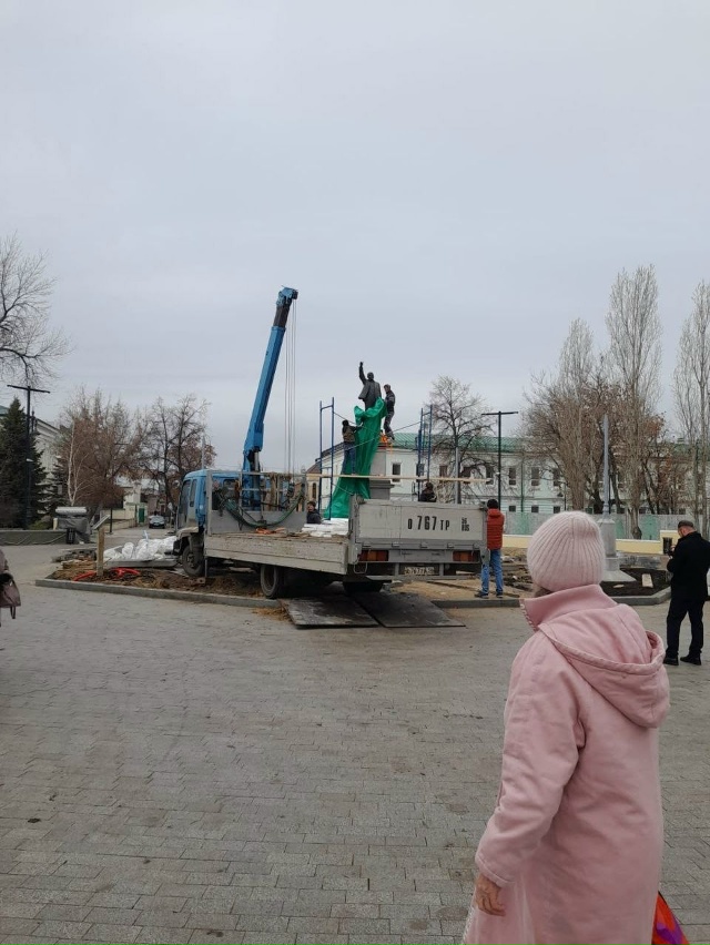 Ленин вернулся!
Историческая справедливость восторже...