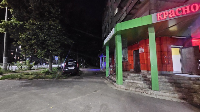 Здравствуйте. Вот такой вот водитель припарковался. Уч...