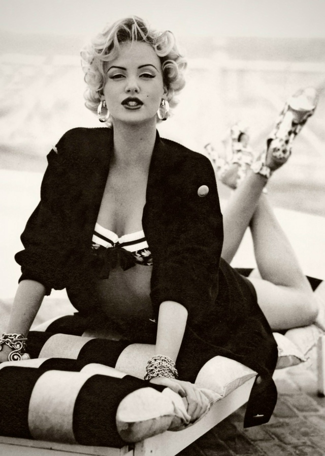 Шарлиз Терон в образе Мэрилин Монро.