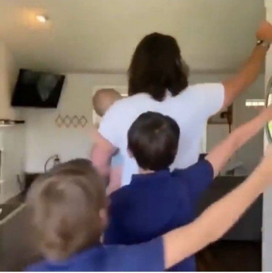 Надежда не умирает ?
Как думаете: кто будет 7-м: девочк?...