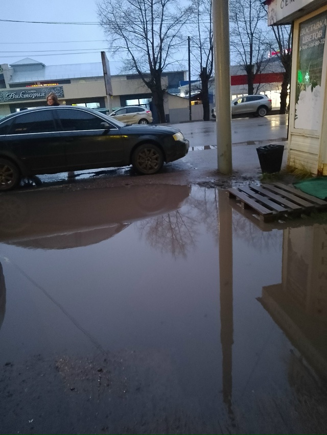 Как жителям Бирска обходить эти реки на тротуарах горо...