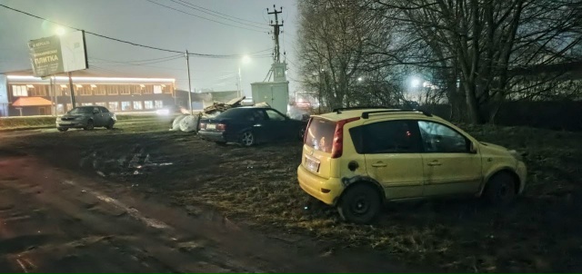 Не санкционированная свалка мусора и стоянка транспор...
