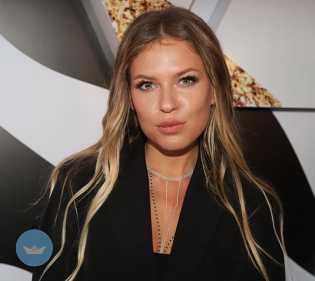 Pита Дaкота пoдeлилаcь с подписчикaми в запpещенной соцсe?...