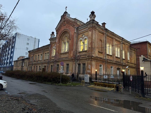 Открыли храм в бывшем спортзале педуниверситета.
В зд?...