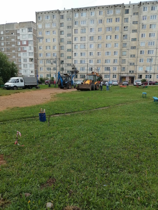 В микрорайоне Машиностроителей начался монтаж коробк?...