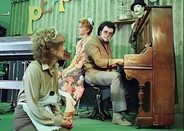 – Шурик, спасибо тебе за песню, милый.
– Какая кухня, та...