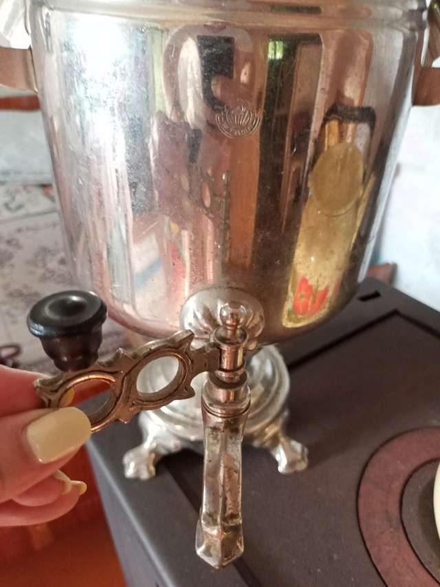 Ищу кто сможет запаять кран на самоваре.
Самовар стари...