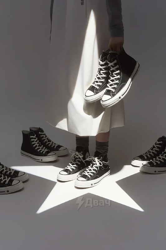 Converse попал под войну хейта из-за рекламы, которую пользователи связали с Ку-клукс-кланом
На фот