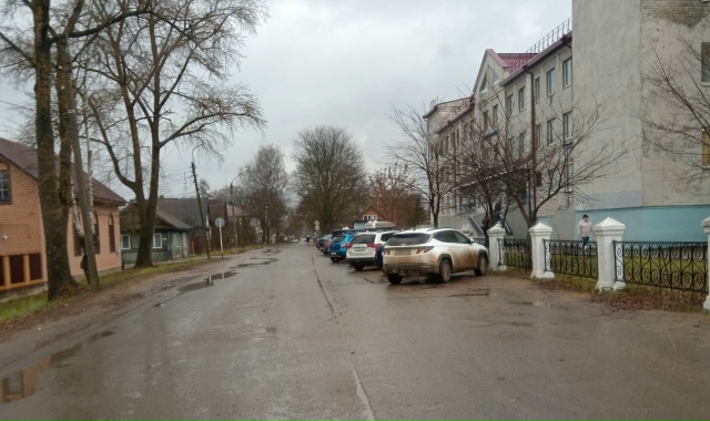 Когда на центральной улице на речном начнут нормально ...