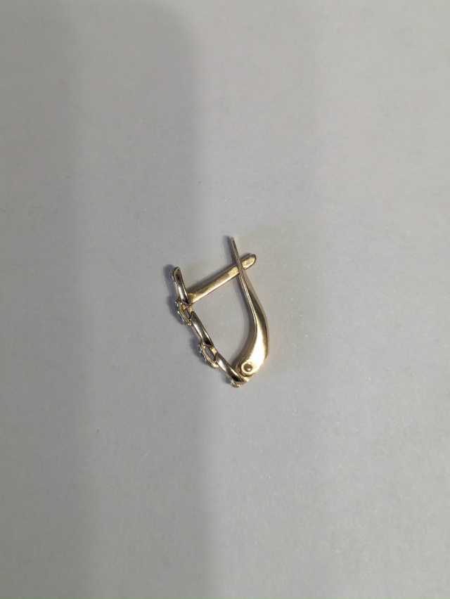 Ребенок потерял одну серьгу по дороге домой со 2 школы, ...