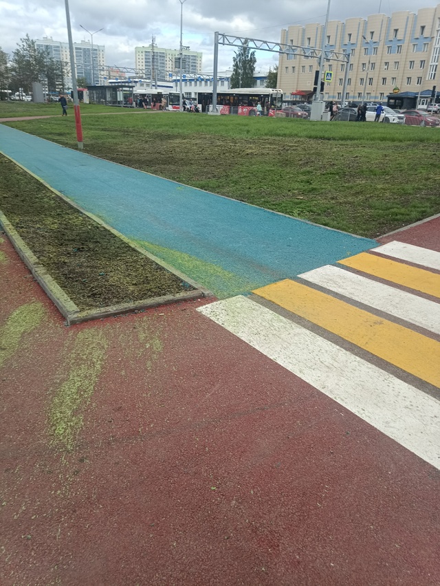 Тротуар возле ТЦ Вега по ул. Блюхера 9