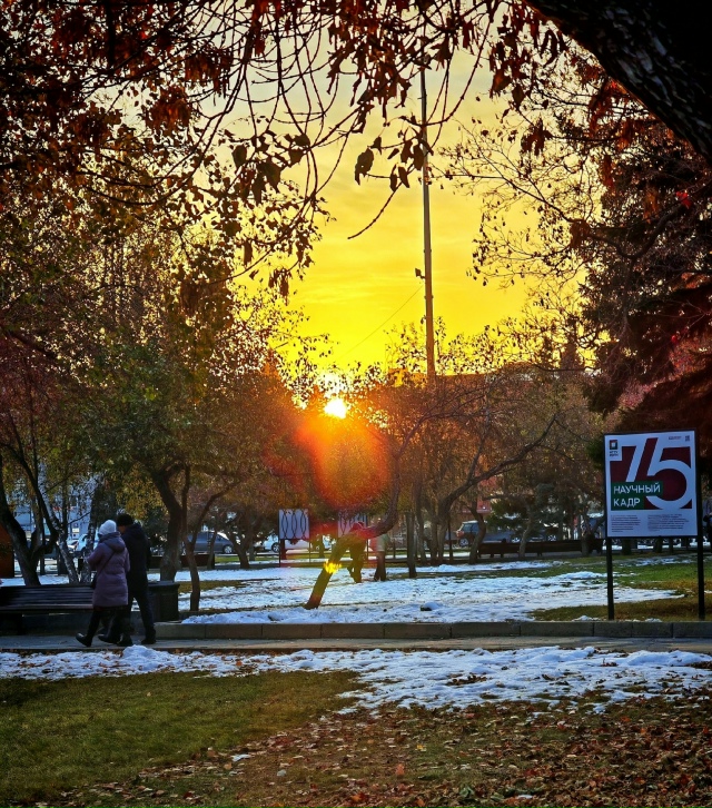 Βeчep в гopoдe Η