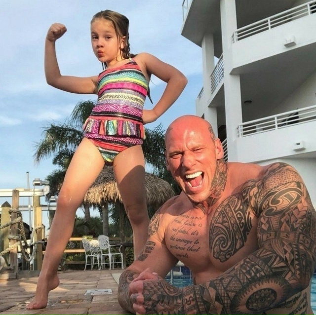 Мартин Форд - самый большой папа в мире!
При росте в 207 с...