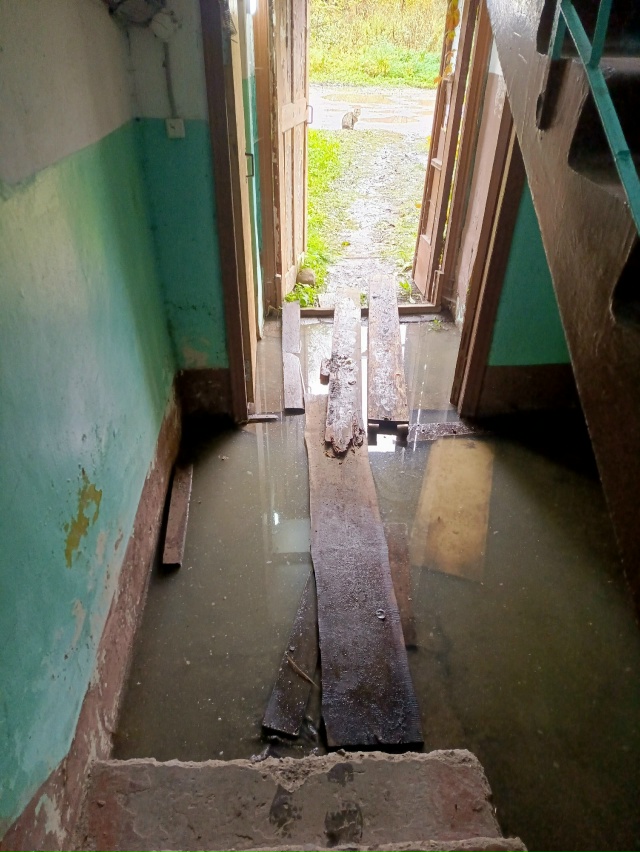 Уважаемые люди!!! Кто может посоветовать, текут трубы в ...