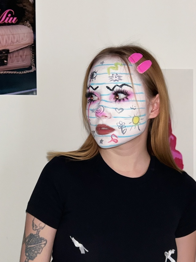 Сделала необычный макияж ?✏️